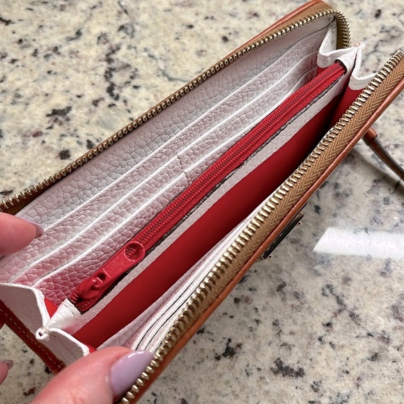Dooney & Bourke Wallet NWOT - Picture 8 of 9
